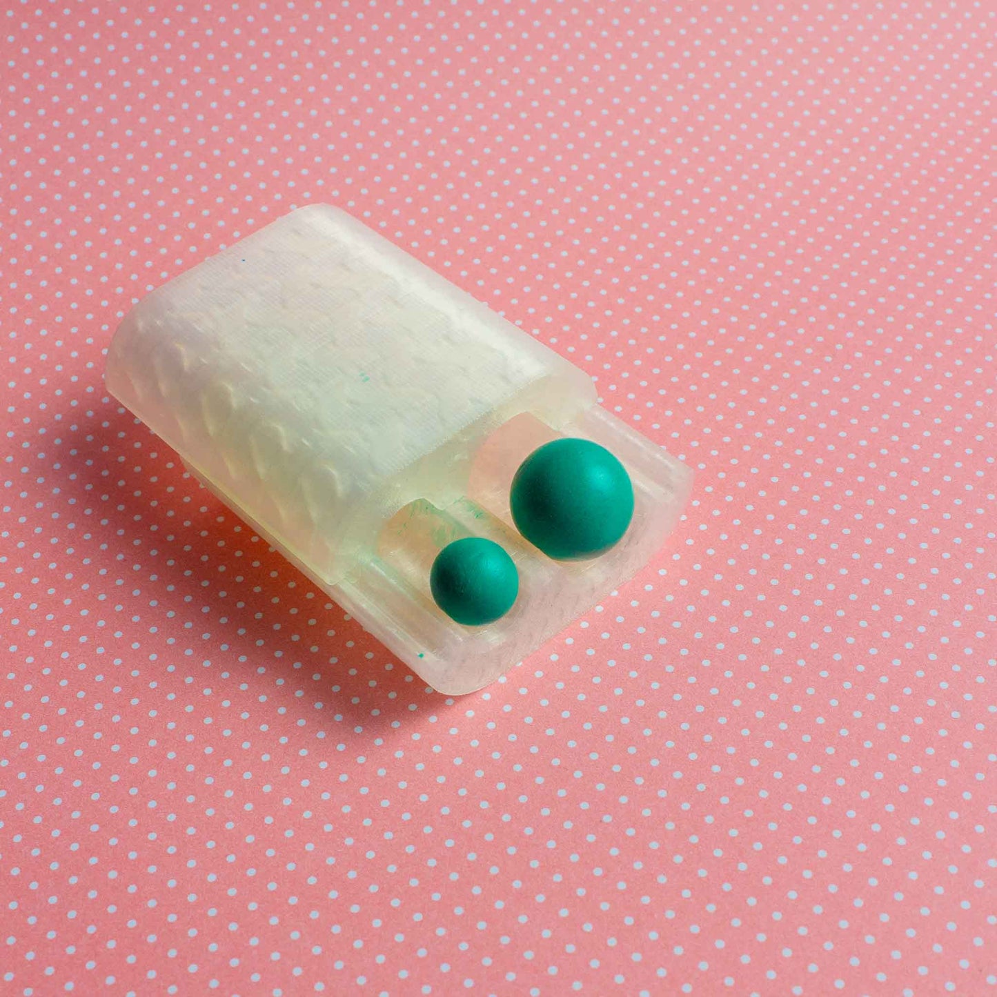 Round bead roller for polymer clay
