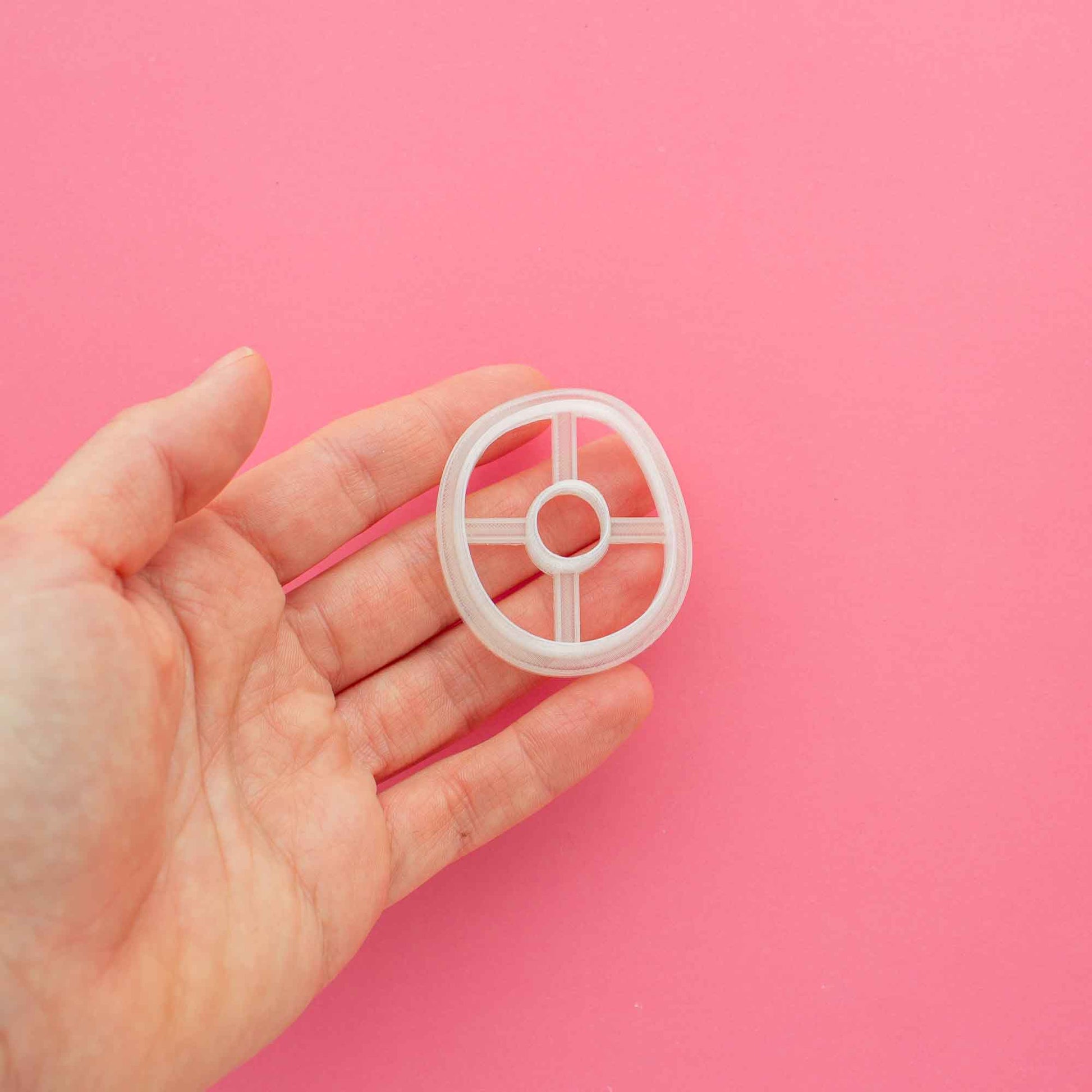 1 organic circle cutters for clay on a hand on a pink background